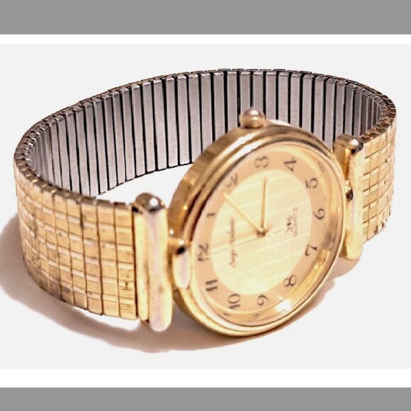 Vintage Sergio Valente Gold Toned Round Face Watch Great Condition - Picture 4 of 13